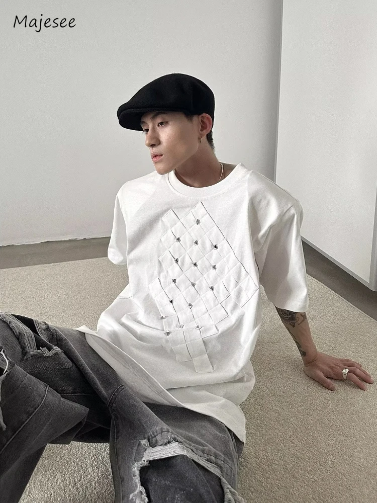 A válltömés pólók Férfi Nyári Szegecs Design Személyiség Lélegző Japán Stílusú Kerek Nyakú Felsők Szabadidő Egyszerű Esztétikai